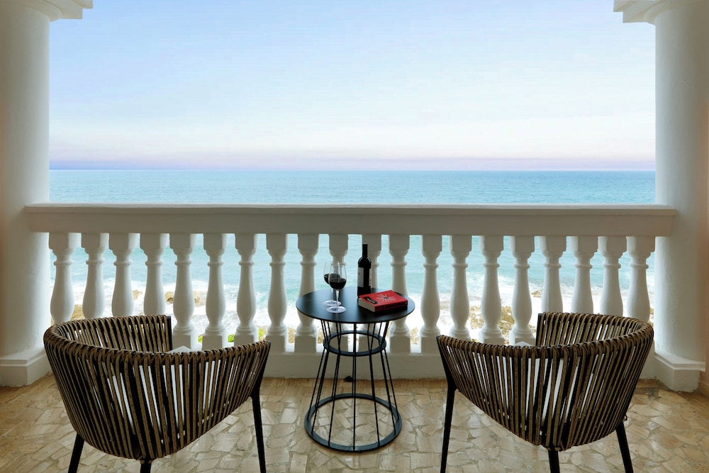 Junior Suite, Oceanfront thumbnail 6
