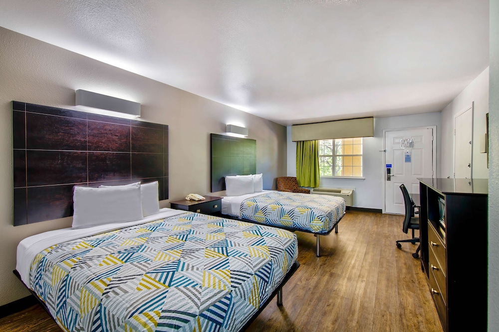 Deluxe Room, Multiple Beds, Accessible, Non Smoking - Photo 2