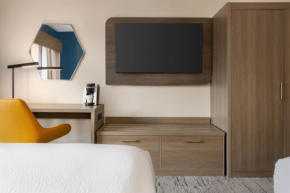 Suite, 2 Queen Beds - Photo 3