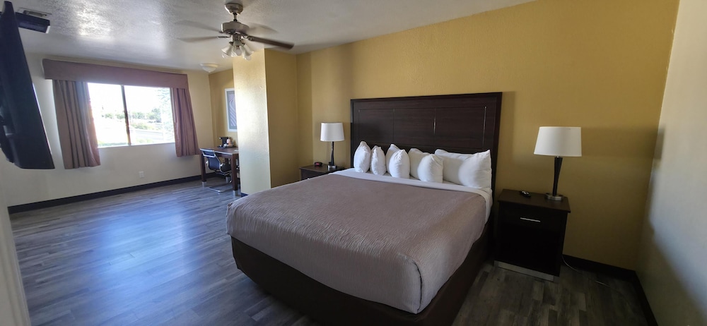 Suite, 1 King Bed, Non Smoking, Hot Tub photo 1