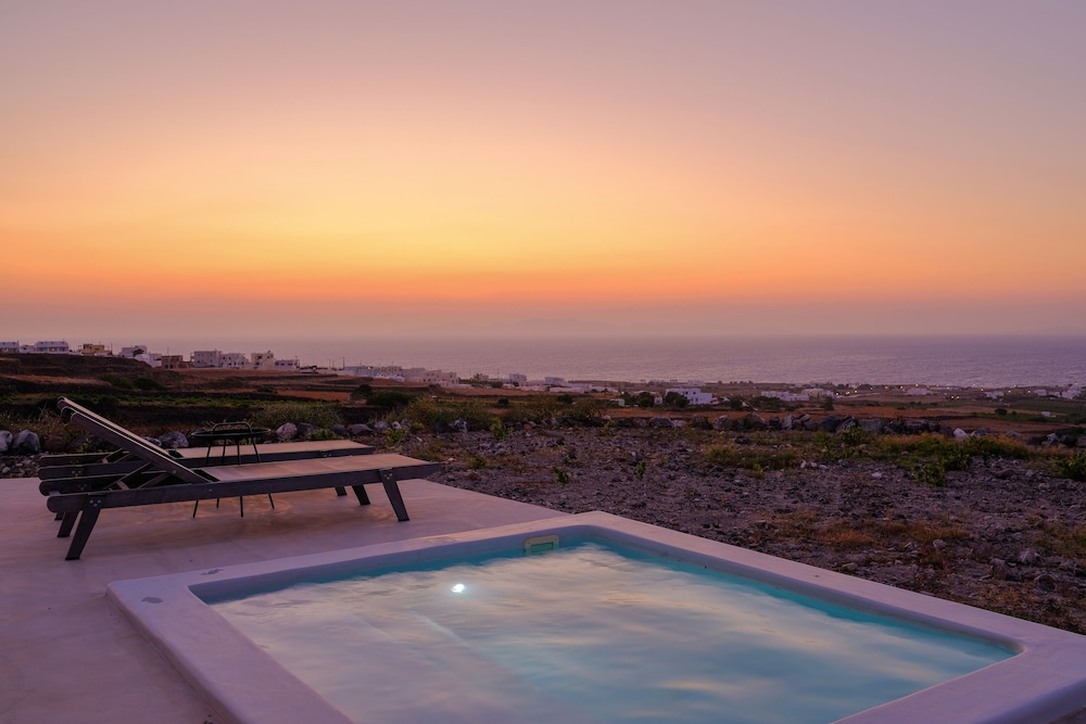 Deluxe Suite One Bedroom Sea View with Plunge Pool - Photo 13