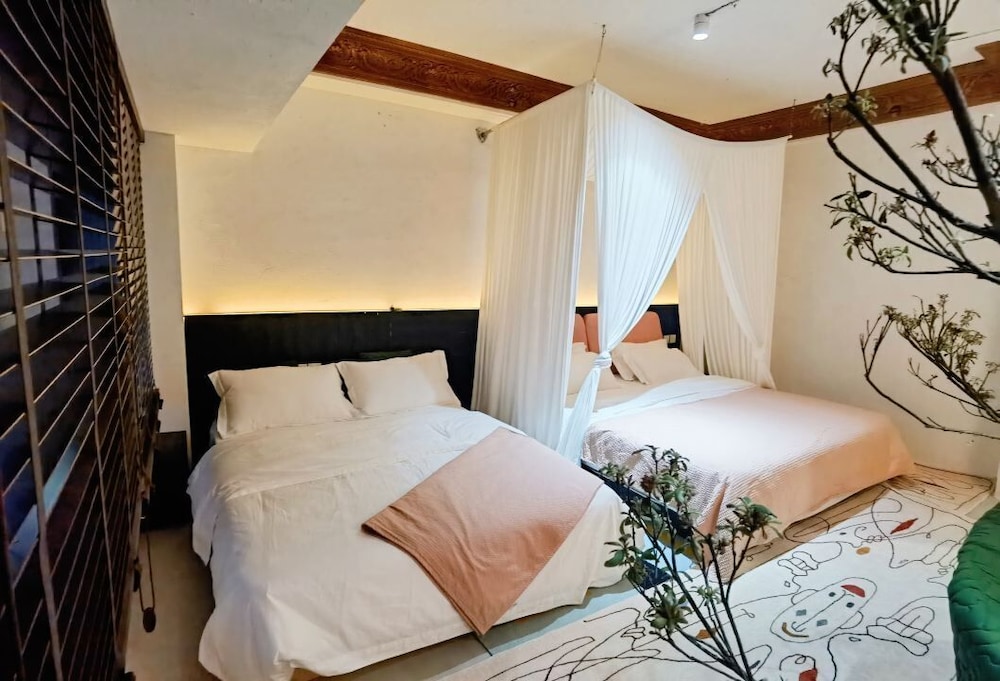 Family Twin Room, City View photo 2
