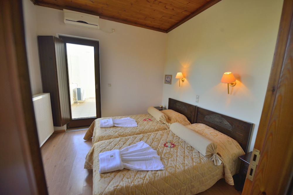 Design Villa, 3 Bedrooms, Mountain View (Ortansia) photo 2