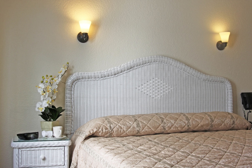 Superior King Suite, King Bed & 2 Single(twin) beds, Type E photo 1