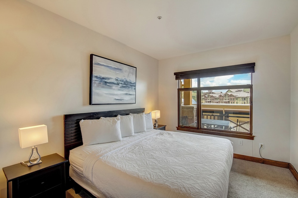 1-Bedroom Condominium - King photo 3