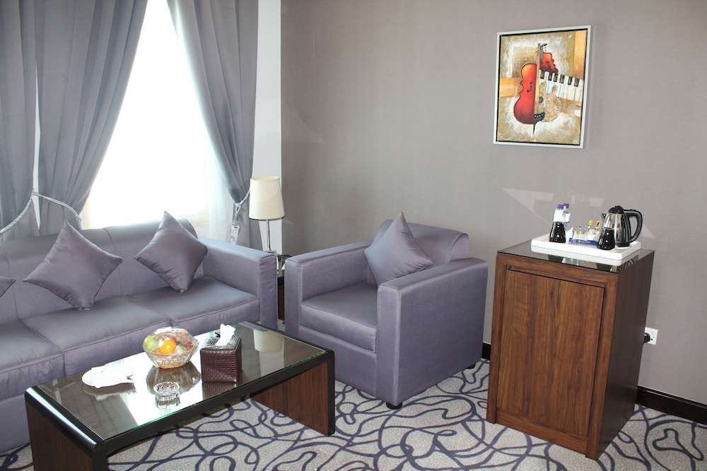 Executive Room, 1 King Bed with Sofa bed photo 3