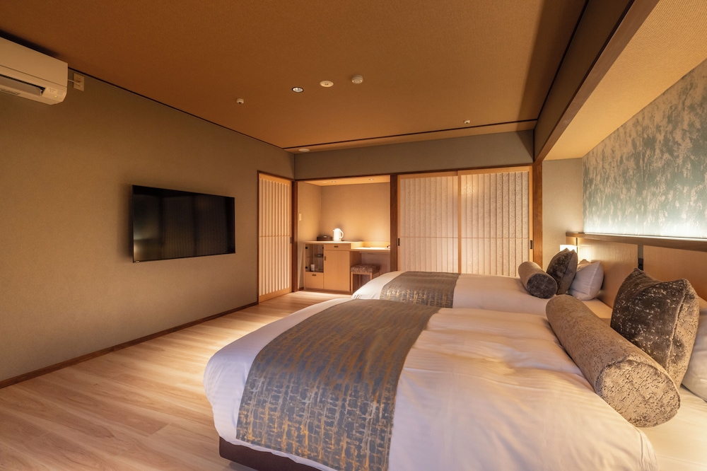 Superior Twin Room Non-Smoking photo 3