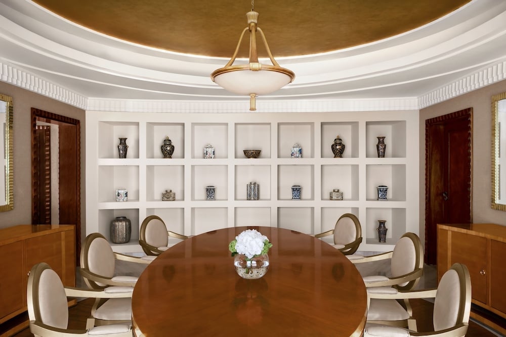 Royal Suite, 1 King Bed, Jetted Tub (Club Floor) - Photo 2