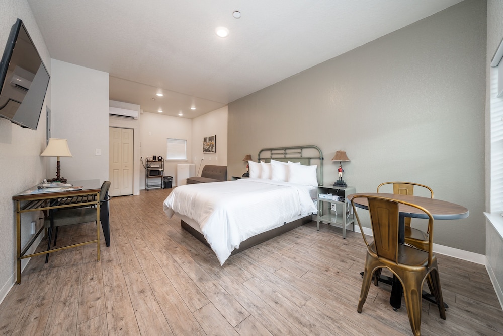 Economy Single Room, 1 Queen Bed, Non Smoking