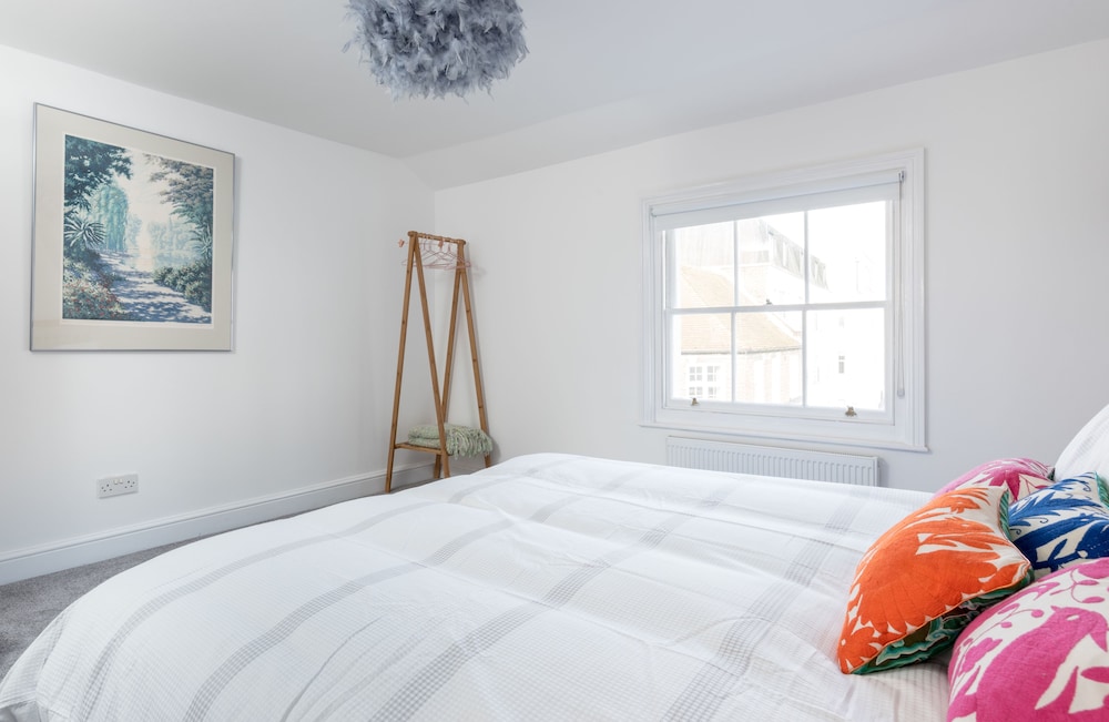 Design House, 4 Bedrooms, City View photo 3