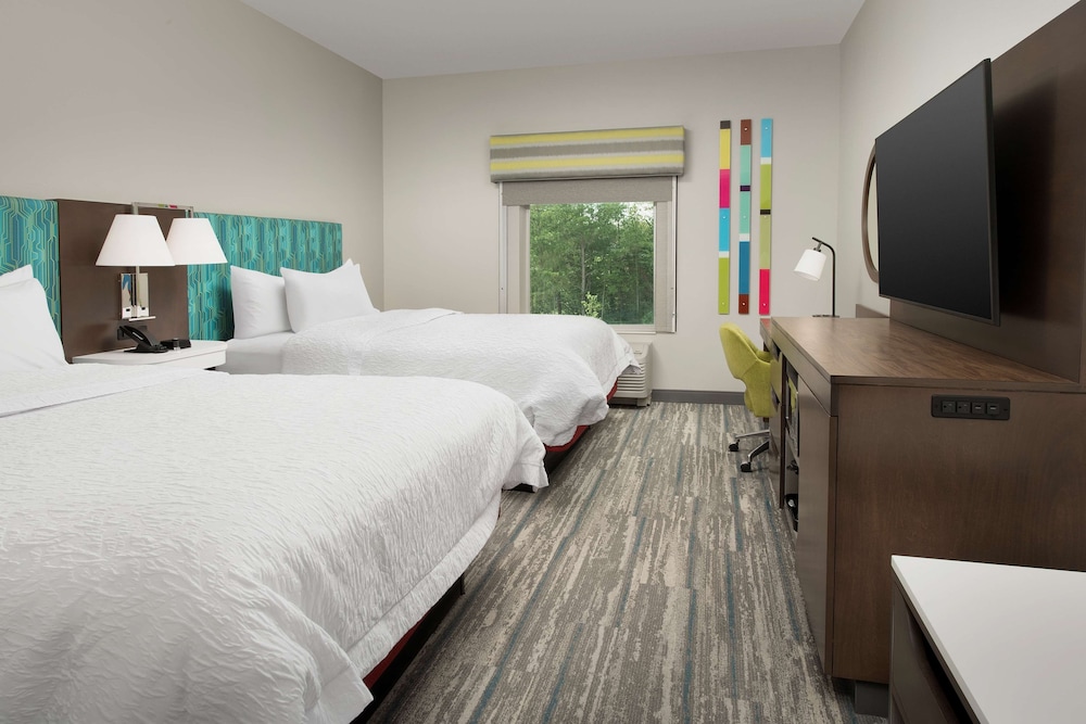 Room, 2 Queen Beds, Refrigerator & Microwave - Photo 1