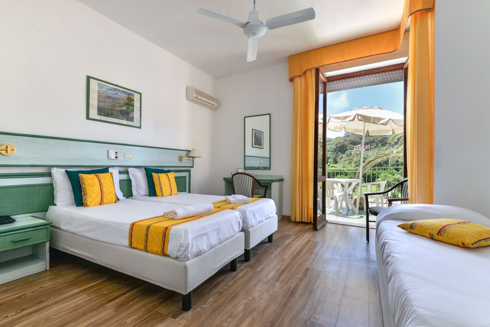 Classic Double Room - Photo 26