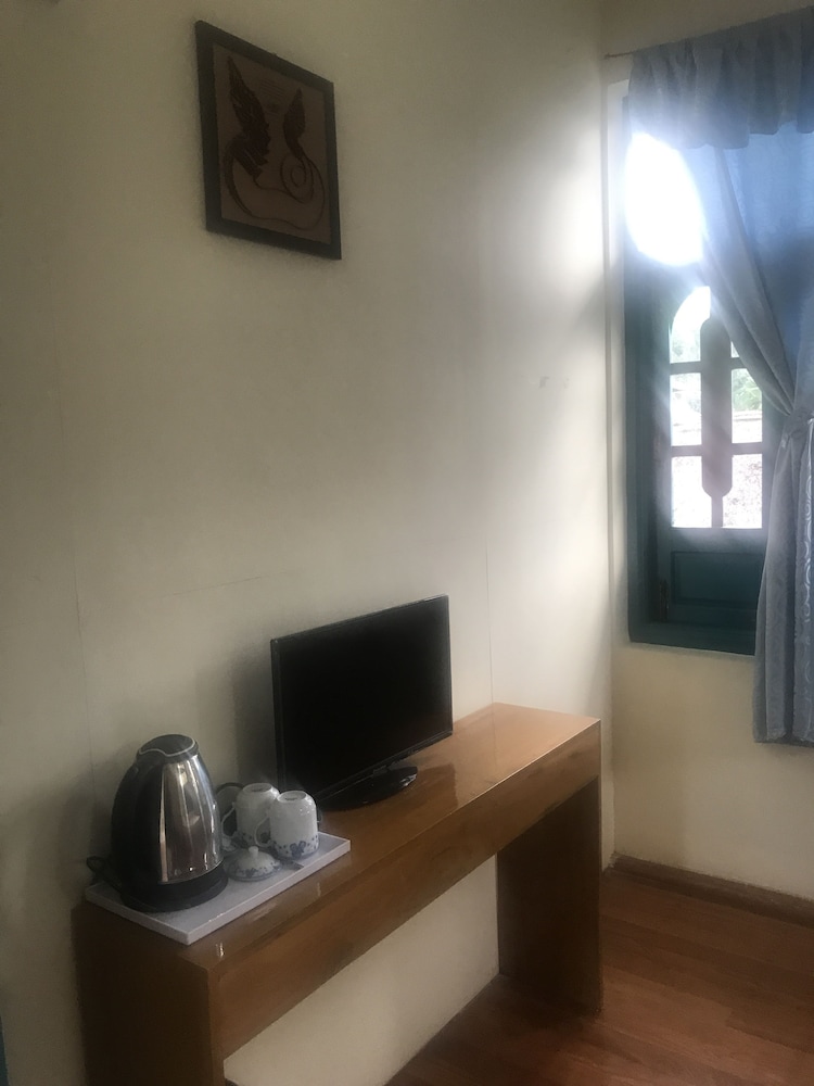 Basic Room, 1 King Bed, Non Smoking photo 2