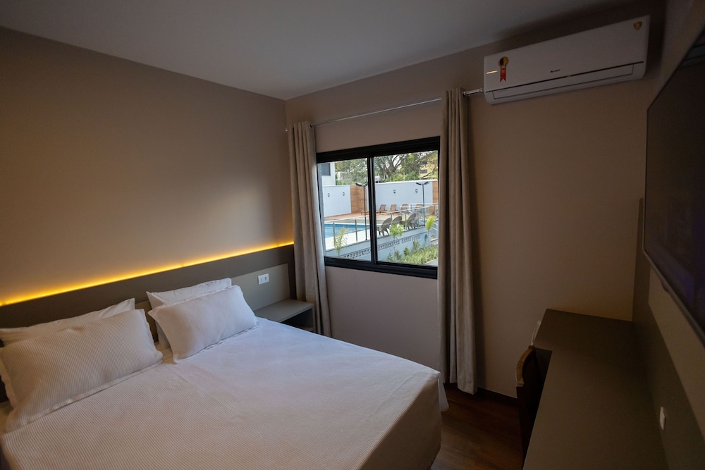 Deluxe Room, 2 Twin Beds photo 3