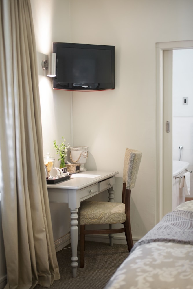 Basic Room (Bathtub Only - No Shower) photo 3