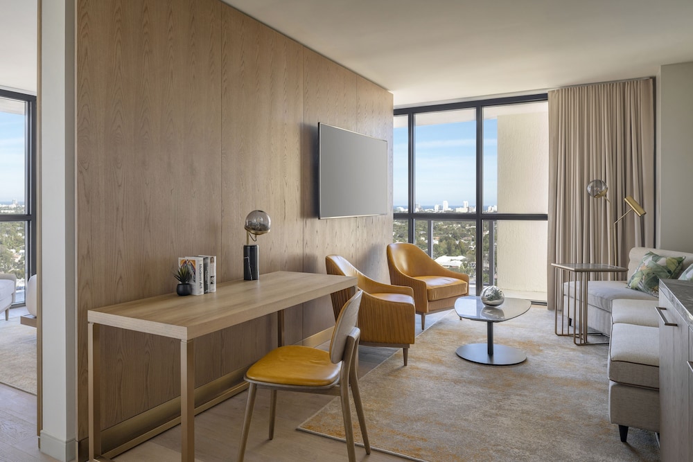 Suite, 1 Bedroom, Balcony photo 2