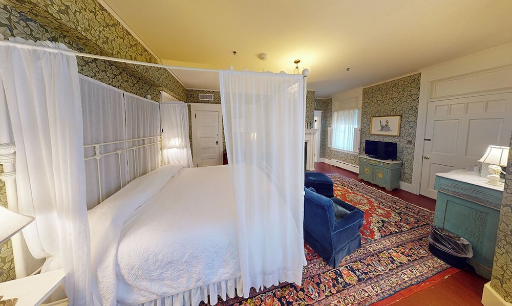 Room, 1 King Bed (Main Inn)
