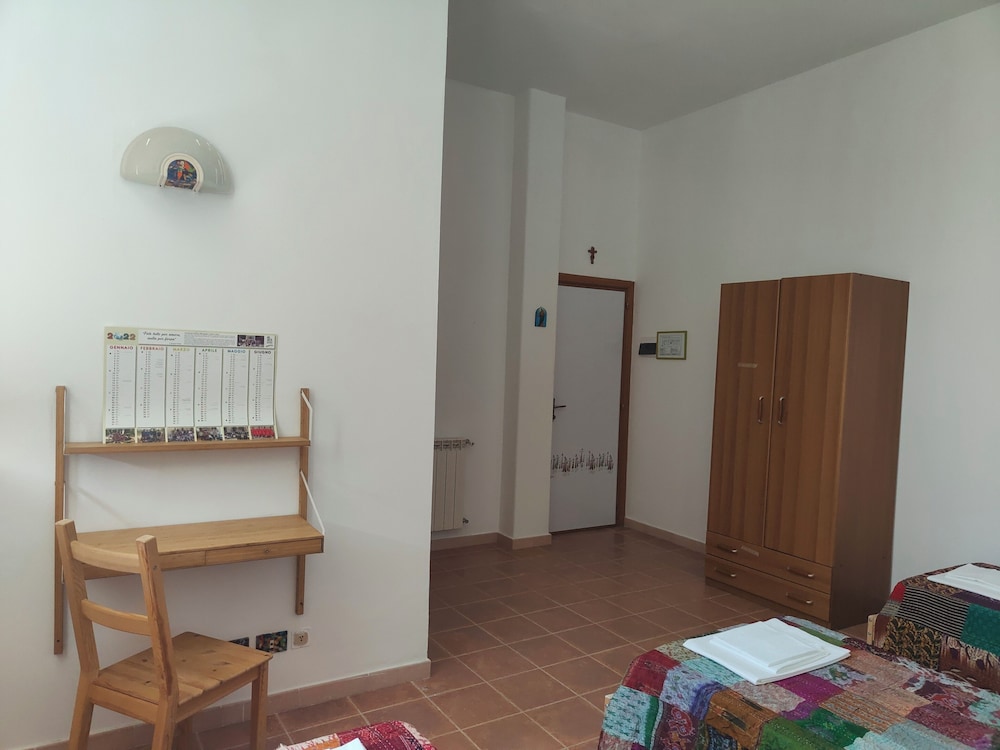 Standard Triple Room photo 3