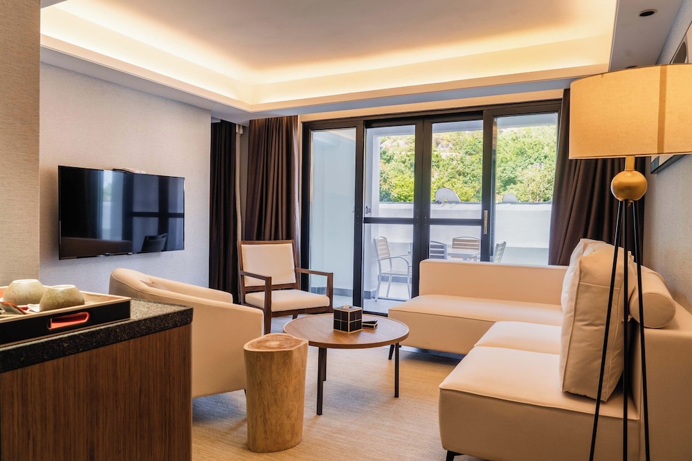 Superior Suite, Beach View photo 1