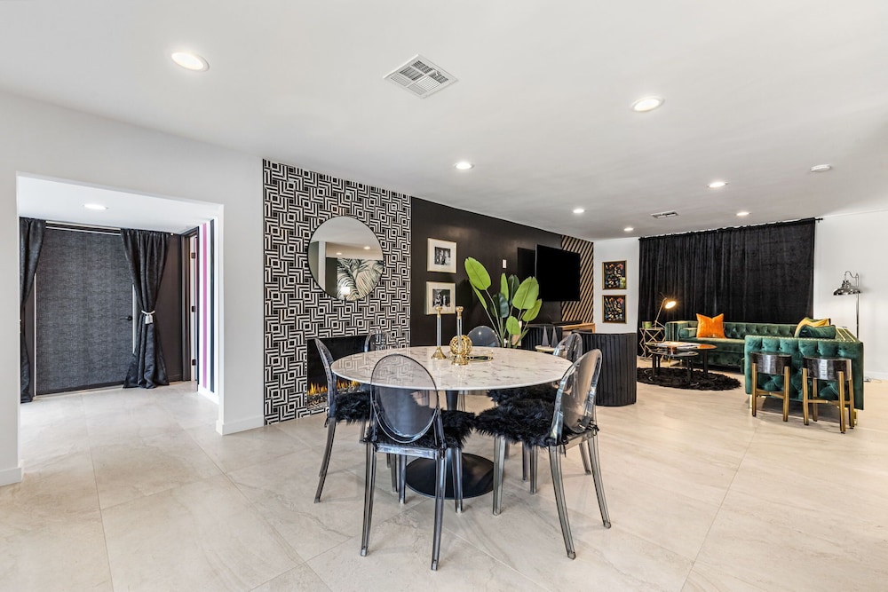 The Ritz - Luxury Home With Pool Speakeasy Bar, Billede 91