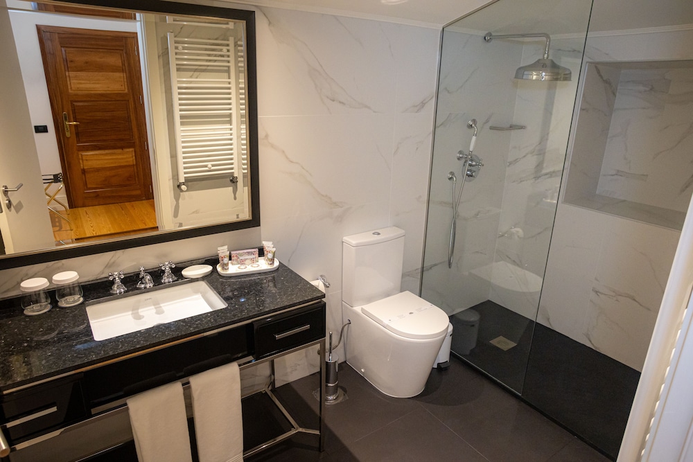 Solar Premium Tower Suite - Photo 13