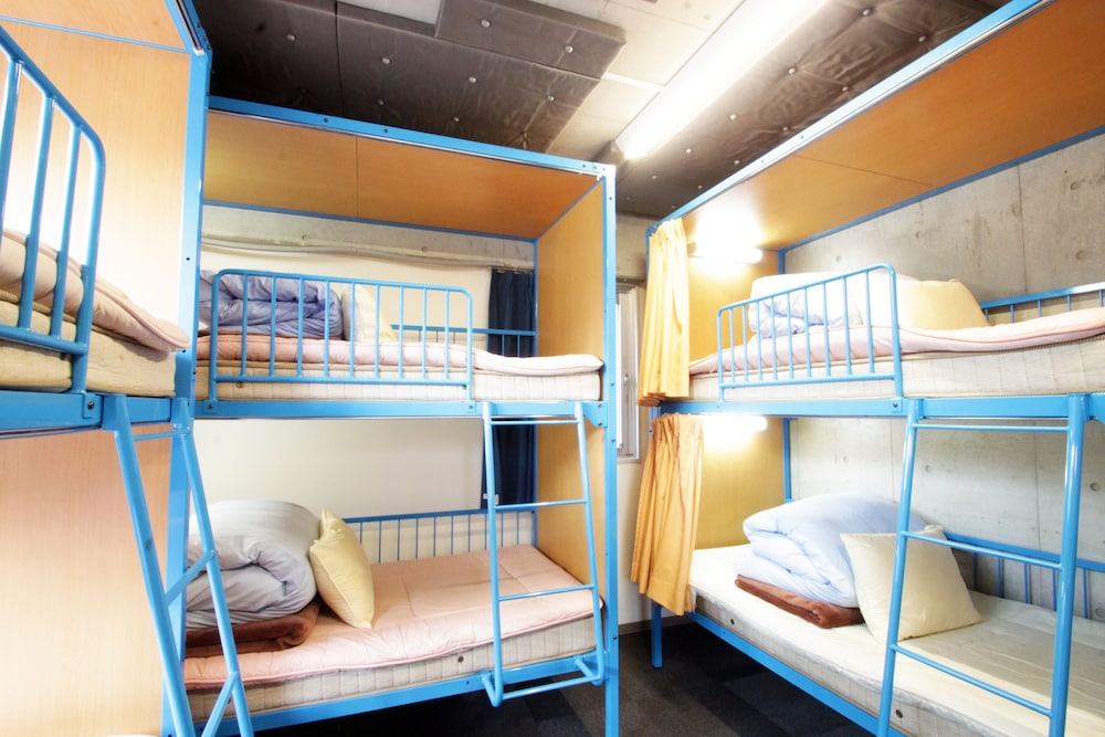 8 Bed Private Room (4 Bunk Beds) Shared Bathroom photo 1