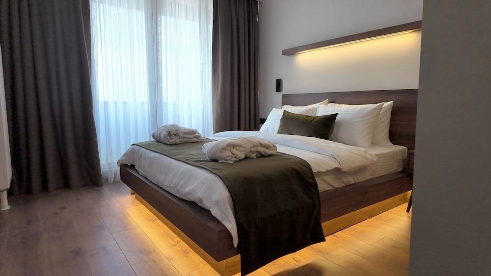 Suite, 1 King Bed with Sofa bed, Private Bathroom, City View photo 2