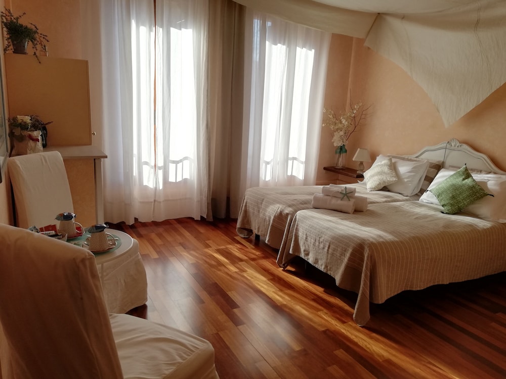 Room photo 2