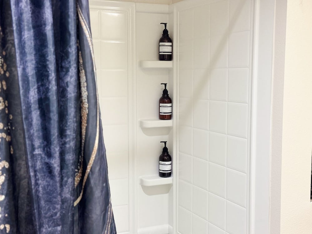 Beautiful 1 BR in LA Gym Pool 10mins to Cedar, Foto 34
