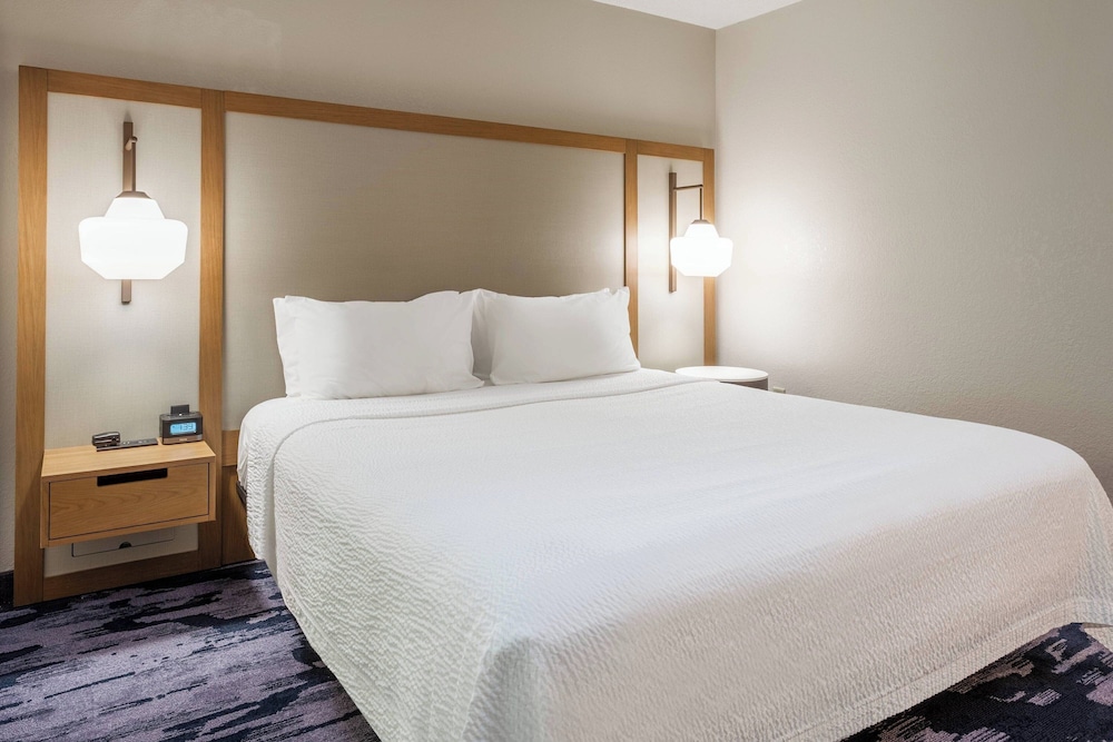 Room, 1 King Bed (Mobility/Hearing Access, Roll-in Shwr) - Photo 3