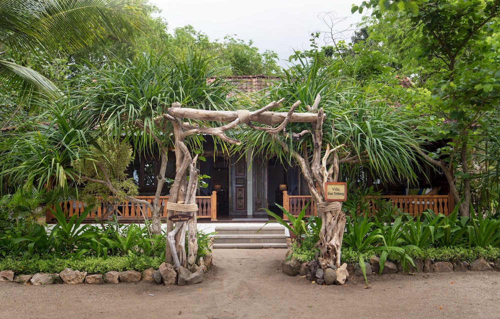 2 Bedroom Limasan Beach Front Residence thumbnail 6