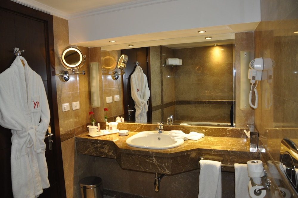 Deluxe Room Nile View - Photo 2