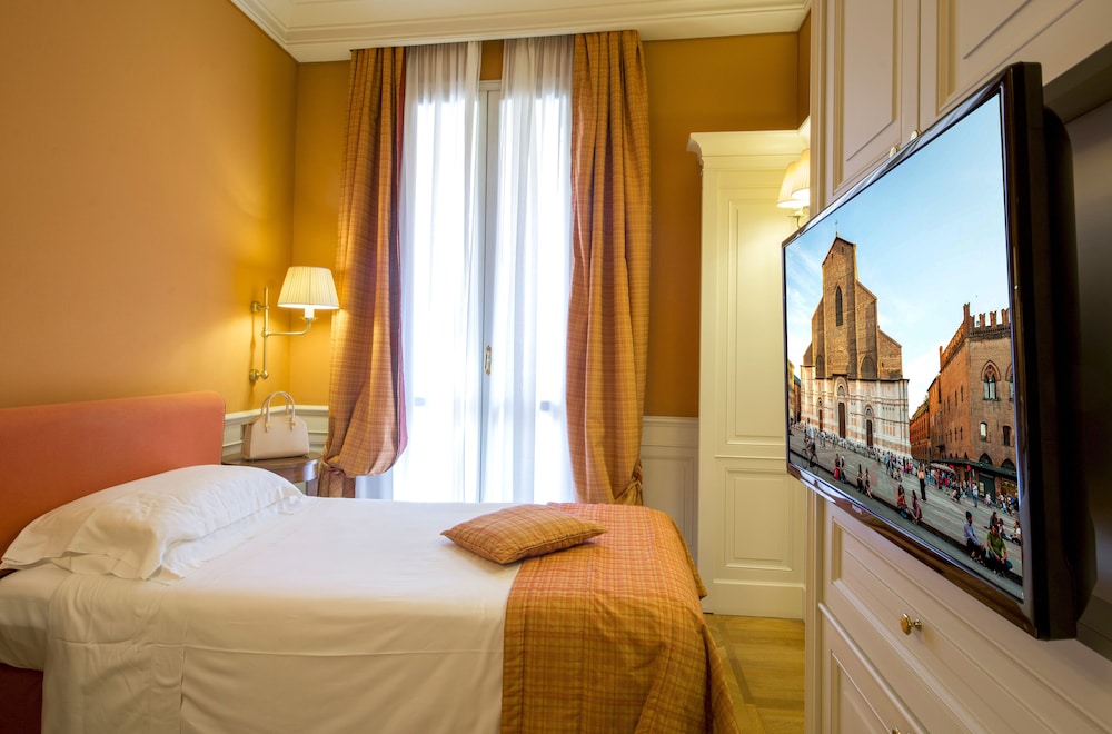 Economy double room 1 semi-double bed 110-130 cm. maximum - Photo 6
