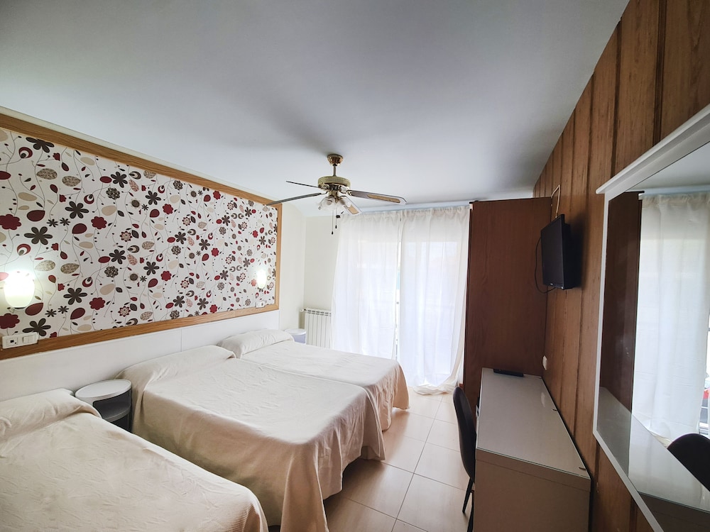 Family Triple Room - Photo 1