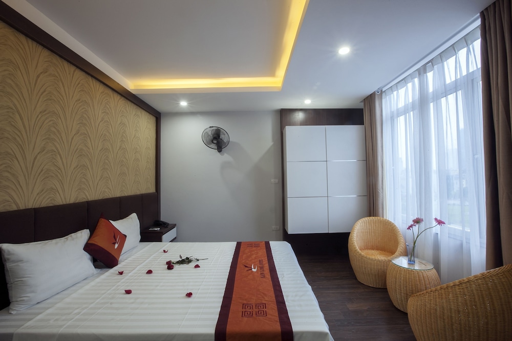 Deluxe Room, 1 King Bed, City View (View)