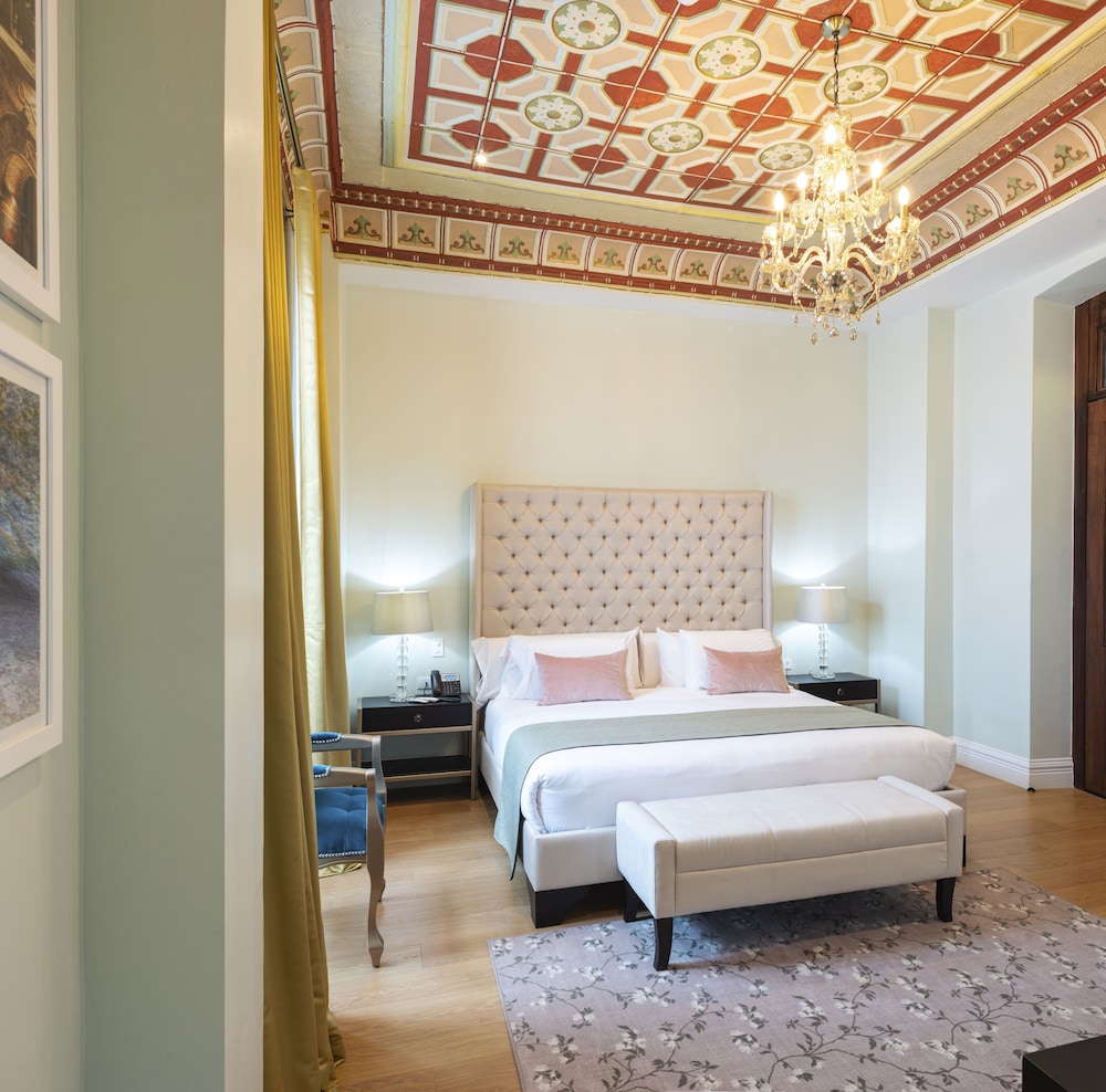 Junior Double Room, 1 King Bed, Balcony photo 2