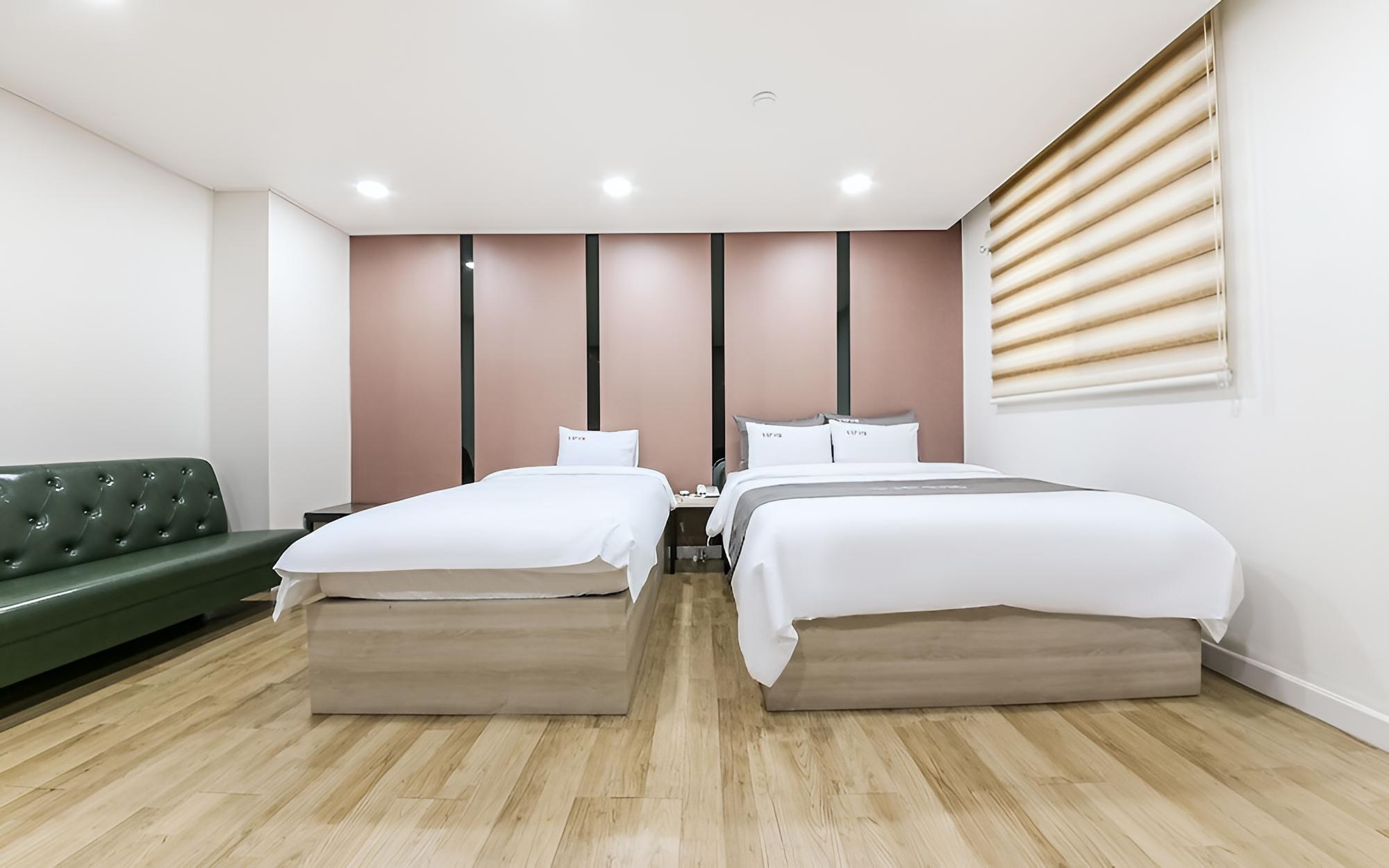 Room (Twin) - Photo 3