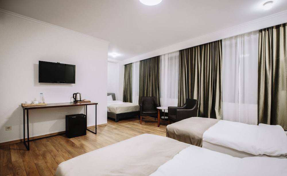 Basic Triple Room photo 2
