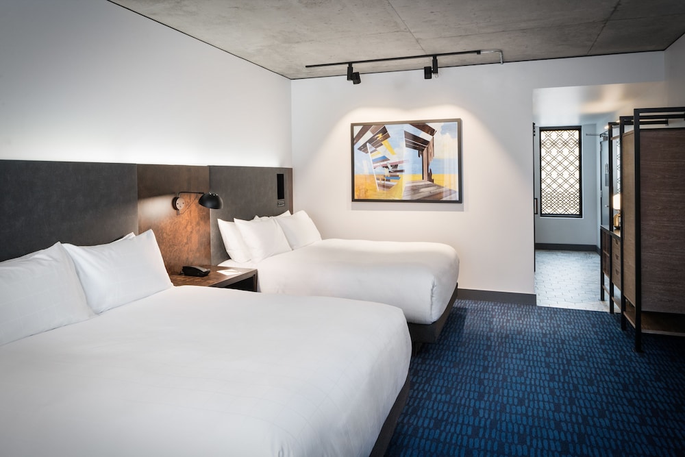 Master Queen Room with Two Queen Beds (Non Smoking)