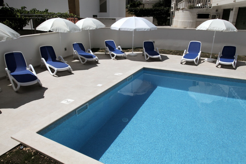 Exclusive Apartment, Pool View - Photo 15