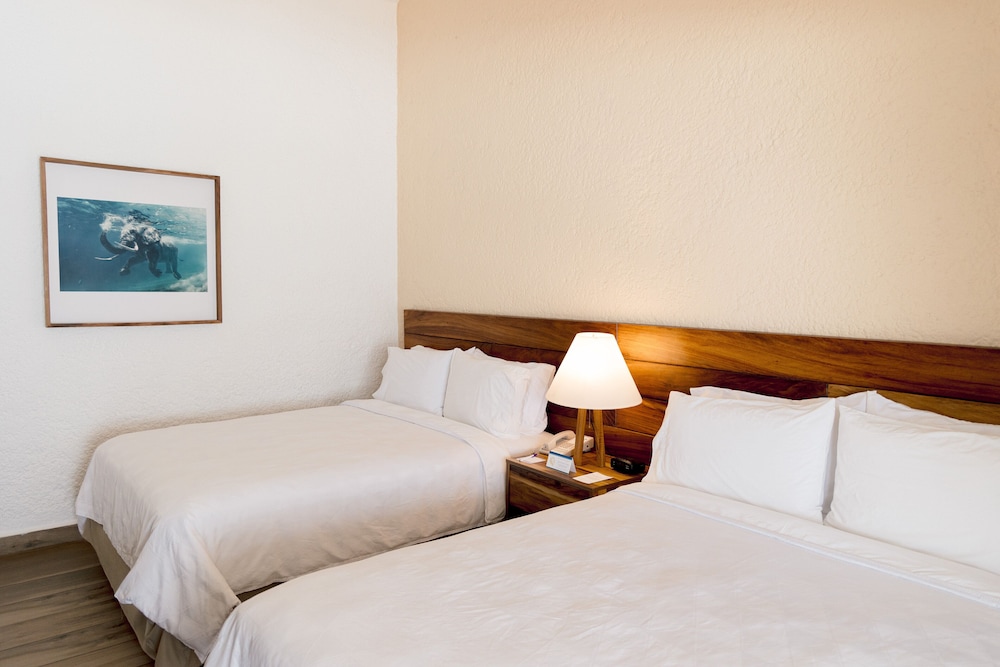 Standard Room, 2 Double Beds, Garden View