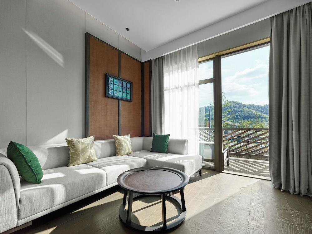 Twin Room, Lake View photo 3