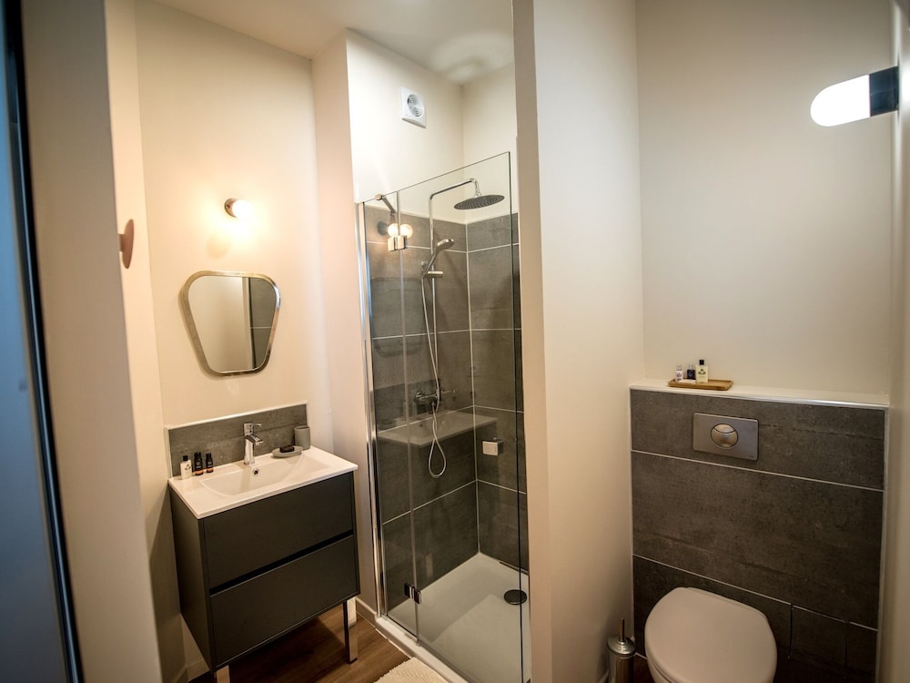 Standard Double Room, City View - Photo 11