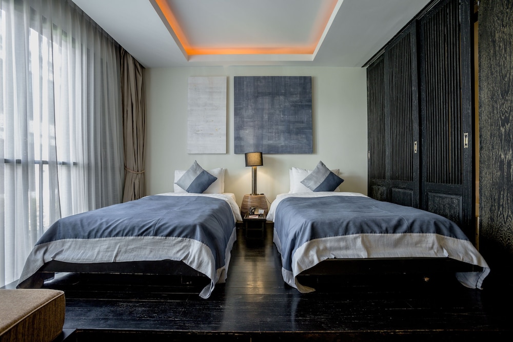 Deluxe Room, 2 Twin Beds, Bathtub - Photo 1