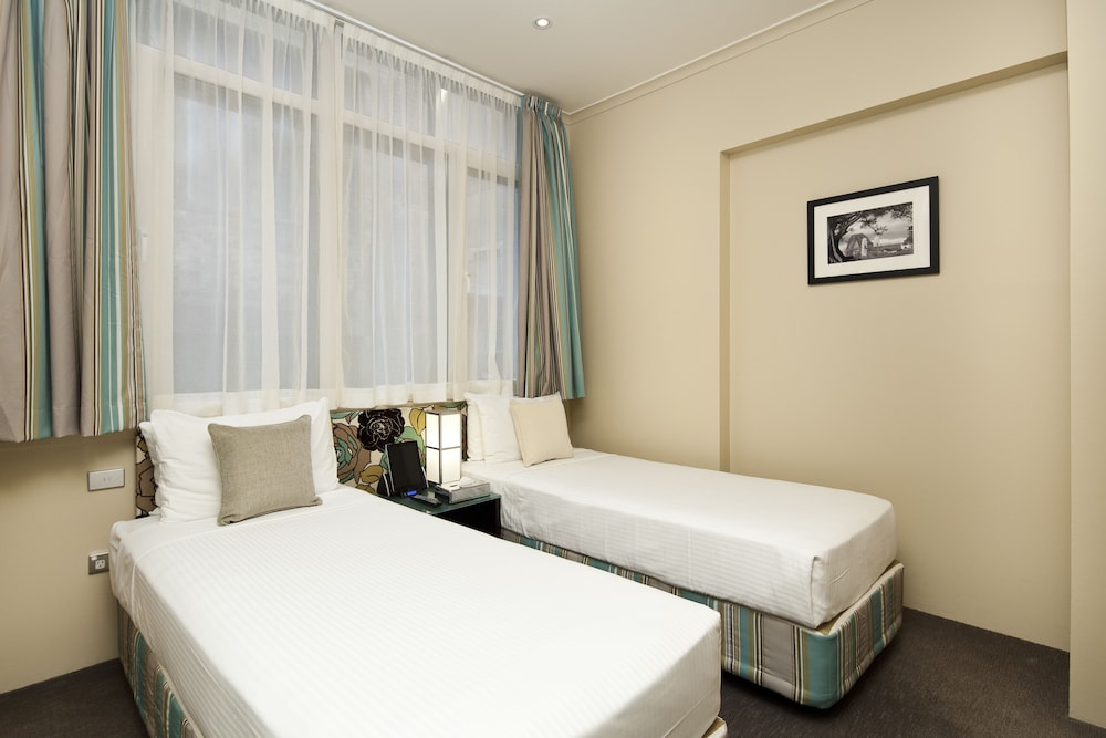 Standard Apartment, Multiple Beds, Non Smoking, Kitchen thumbnail 5