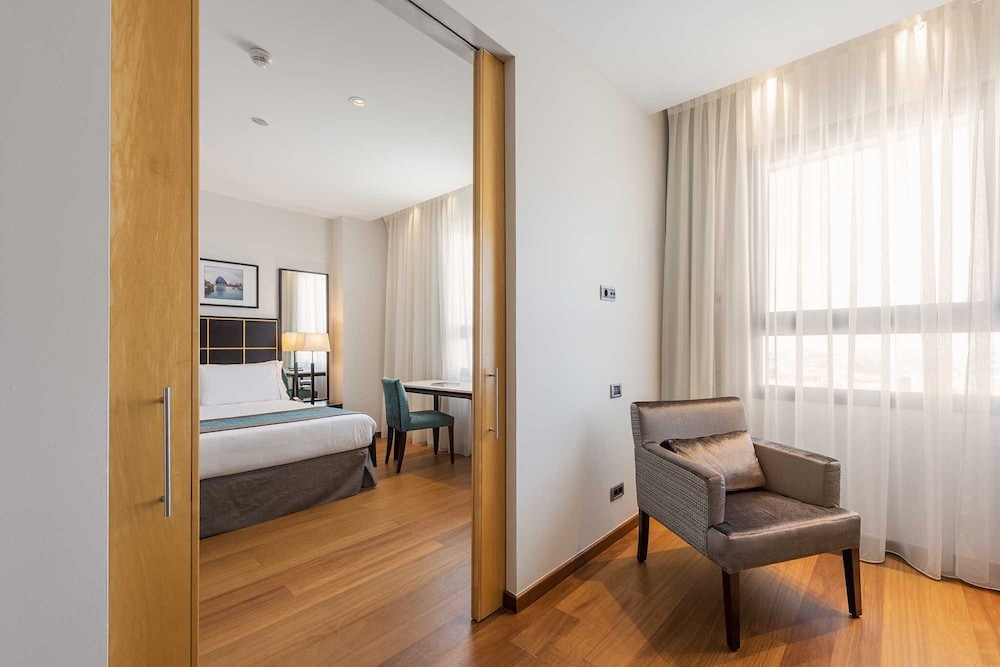 Junior Suite, 1 Double Bed, City View (Single Use) photo 2