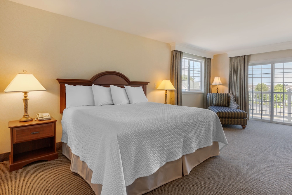 Luxury Room, 1 King Bed, Balcony photo 1