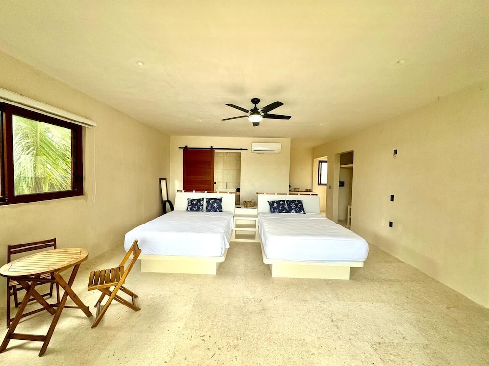 Deluxe Suite, 2 Double Beds, Balcony, Sea View photo 3