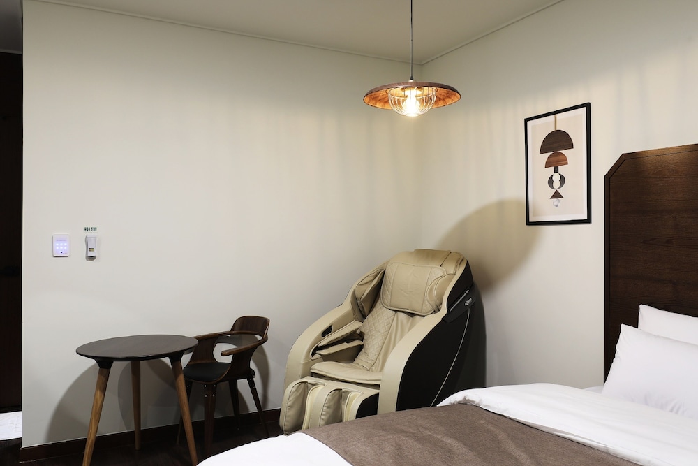 Suite (No.8): Styler/Double size spa tub/Free Netflix photo 2
