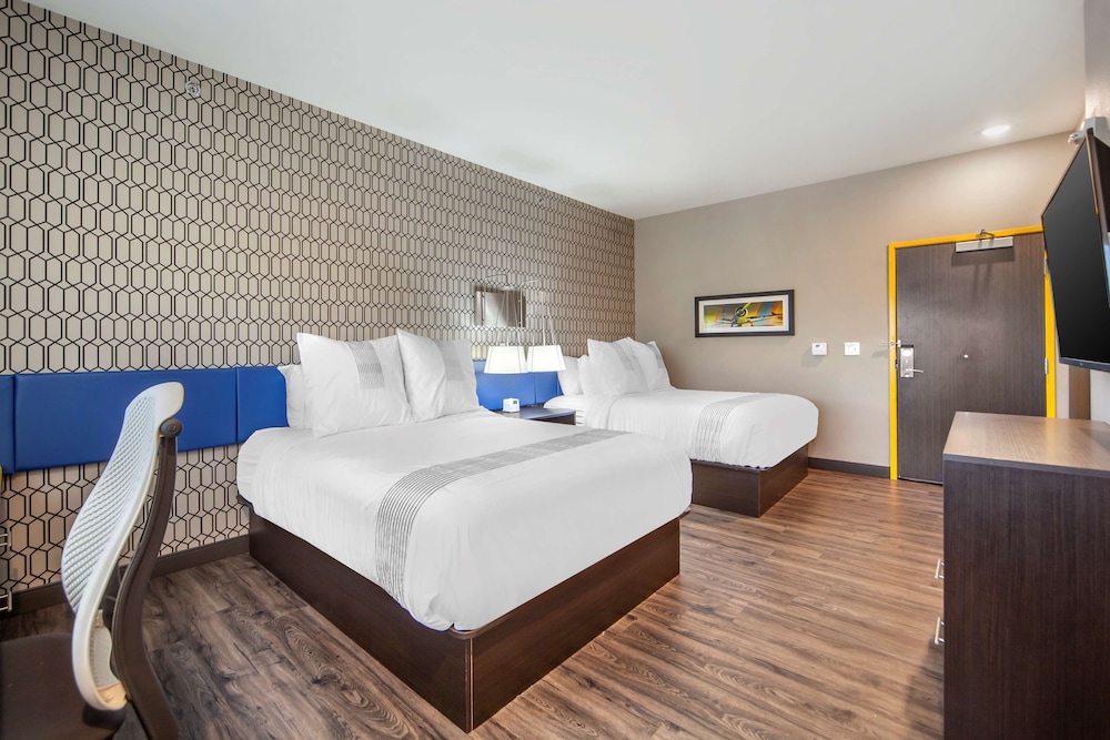 Standard Room, 2 Queen Beds, Non Smoking, Refrigerator - Photo 2